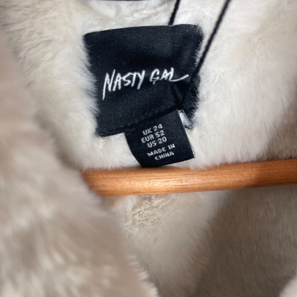 NWT Nasty Gal Women's Faux Fur/vegan leather Black Bomber Jacket Size 24 - Picture 4 of 11